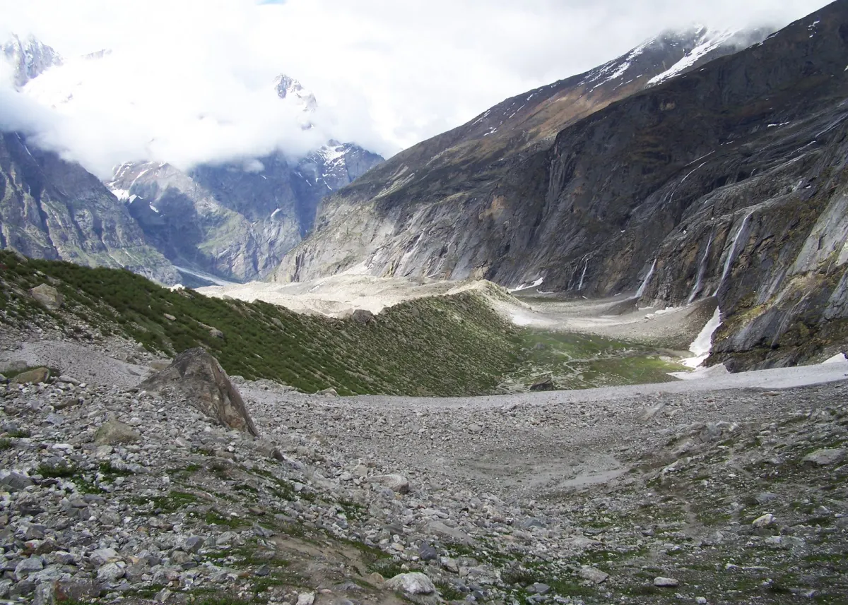A high ridge line above the tree line