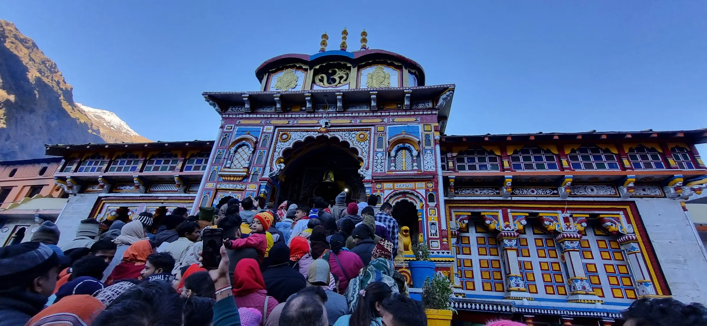 Pilgrims in front of Badrinath temple